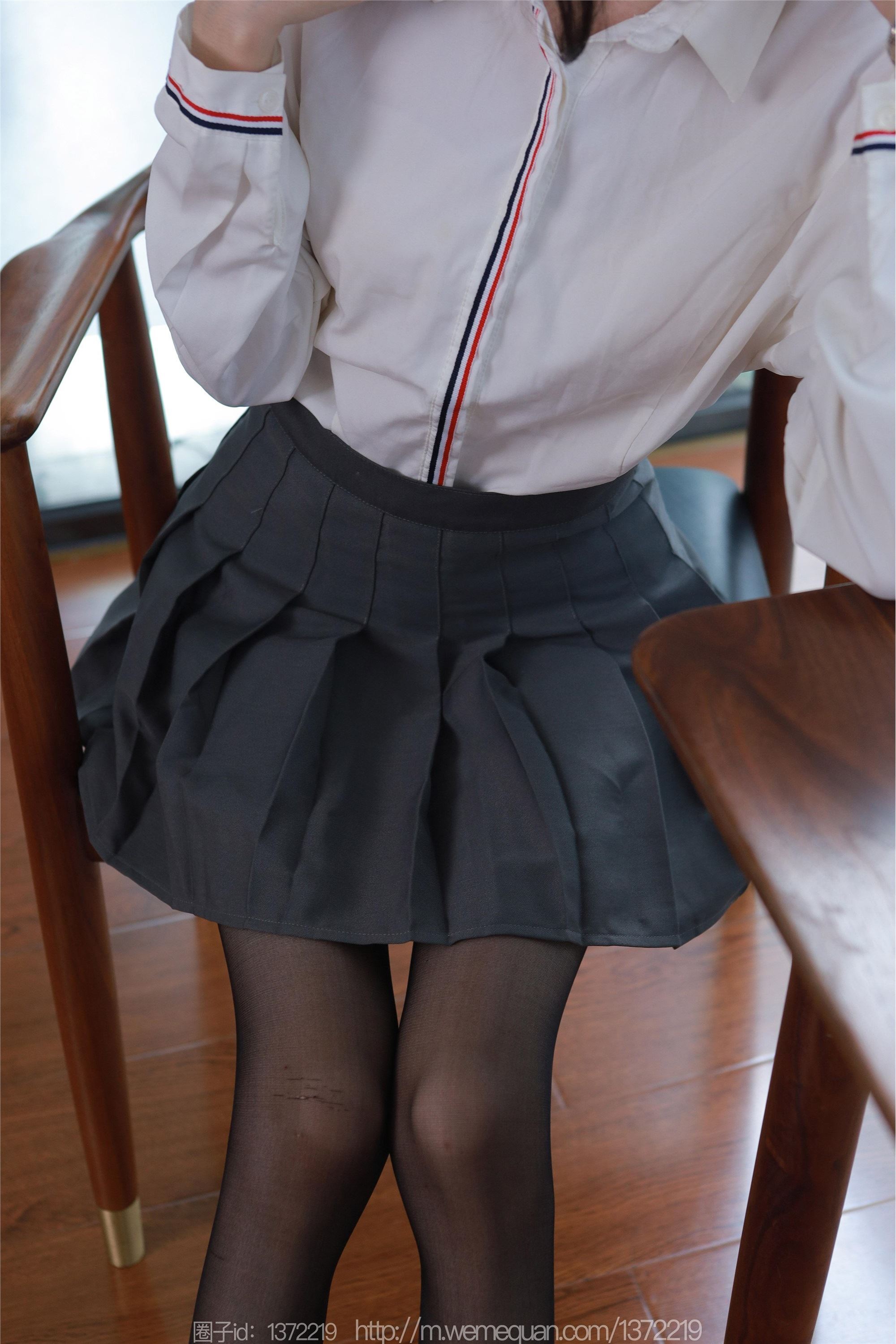 IESS异思趣向  2023.09.18 丝享家 1536 团团《长腿百褶裙》